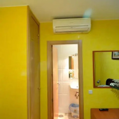 Отель Hostal Naranjos Стандартный номер с различными типами кроватей фото 17