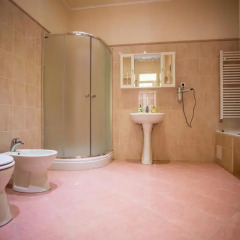 Отель OASIS Guest House Budapest Венгрия, Будапешт - отзывы, цены и фото номеров - забронировать отель OASIS Guest House Budapest онлайн ванная