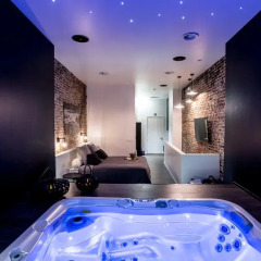 Отель Chambre Avec Jacuzzi Sauna Privatif Улучшенные апартаменты фото 5