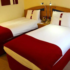 Отель Holiday Inn Express London Stansted 3* Стандартный номер с различными типами кроватей фото 3