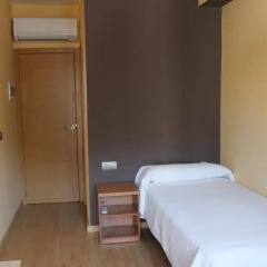 Отель Hostal Cal Siles Испания, Эль-Прат-де-Льобрегат - отзывы, цены и фото номеров - забронировать отель Hostal Cal Siles онлайн детские мероприятия фото 2