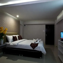 Отель NRC Residence Suvarnabhumi 3* Улучшенный номер с различными типами кроватей фото 6
