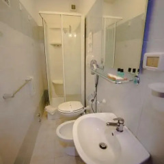 Отель B&B Galleria Frascati 2* Стандартный номер с двуспальной кроватью фото 13