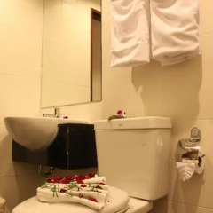 Отель Patong Hemingways 4* Улучшенный номер фото 18