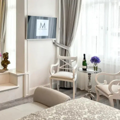 Mirrors Hotel комната для гостей