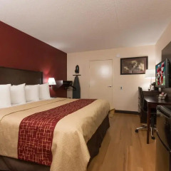 Отель Red Roof Inn PLUS+ Columbus-Ohio State University OSU 2* Стандартный номер с различными типами кроватей