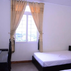 Hoang Loc Hotel 3* Улучшенный номер с 2 отдельными кроватями фото 3