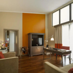 Отель Ramada Plaza Milan 4* Люкс фото 2