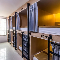 18 Coins Cafe & Hostel Кровать в общем номере с двухъярусными кроватями фото 3