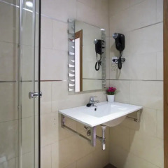 Отель Hostal Drassanes ванная