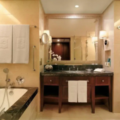 Отель Shangri-la Bangkok 5* Улучшенный номер с различными типами кроватей фото 9