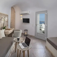 Отель Athina Luxury Suites 4* Люкс повышенной комфортности с различными типами кроватей фото 2