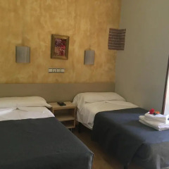Отель Hostal La Plata комната для гостей фото 3