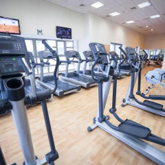 Отель Yanjoon Holiday Homes - Princess Tower фитнесс-зал