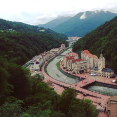 Гостиница AZIMUT Hotel FREESTYLE Rosa Khutor в Эсто-Садке - забронировать гостиницу AZIMUT Hotel FREESTYLE Rosa Khutor, цены и фото номеров Эсто-Садок бассейн фото 2