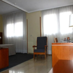 Hotel Silken Torre Garden 3* Стандартный семейный номер с разными типами кроватей фото 4