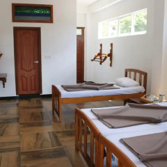 Отель Queens rest inn Номер Делюкс с различными типами кроватей