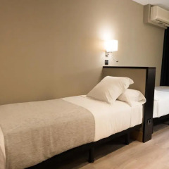 Hotel Plaza 4* Стандартный семейный номер с двуспальной кроватью фото 3