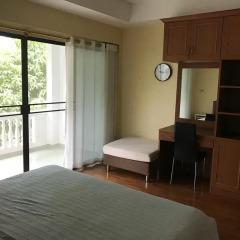 Отель Baan Somprasong Condominium сейф в номере