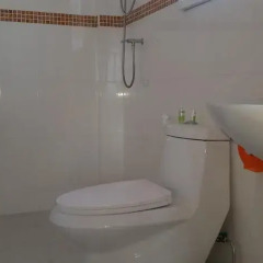 Отель Patamnak Beach Guesthouse Таиланд, Паттайя - отзывы, цены и фото номеров - забронировать отель Patamnak Beach Guesthouse онлайн ванная фото 2