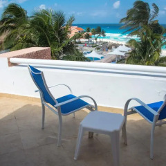 Отель Beautiful Beachfront Villa балкон