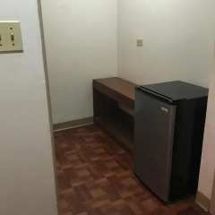 Tamuning Plaza Hotel 2* Стандартный семейный номер с разными типами кроватей фото 6