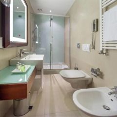 Отель NH Milano Touring 4* Стандартный номер с различными типами кроватей фото 22
