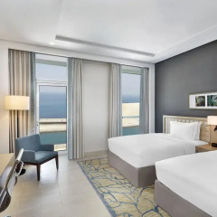 Отель DoubleTree by Hilton Dubai Jumeirah Beach 4* Семейный люкс с 2 отдельными кроватями