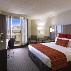 Отель Novotel Surfers Paradise 4* Номер категории Премиум с различными типами кроватей