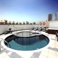Xclusive Maples Hotel Apartment бассейн