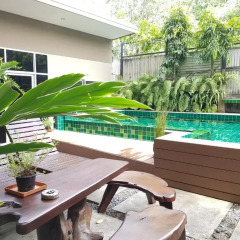 Отель Benjamas Place бассейн