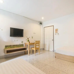 Отель The Fifth Residence 3* Улучшенный номер с 2 отдельными кроватями фото 4