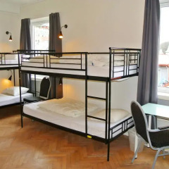Отель Marken Guesthouse Кровать в мужском общем номере фото 5