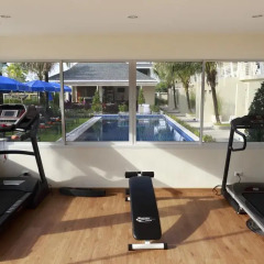 Отель Impress Resort фитнесс-зал