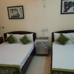 Nam Ngai Hotel Стандартный семейный номер с двуспальной кроватью