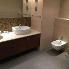 Отель Yanjoon Holiday Homes - Marina Residence ванная