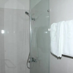 Queen Hotel Nha Trang 2* Стандартный номер с двуспальной кроватью фото 4