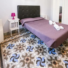 Отель Hostal Balmes Centro Стандартный номер с двуспальной кроватью (общая ванная комната) фото 3