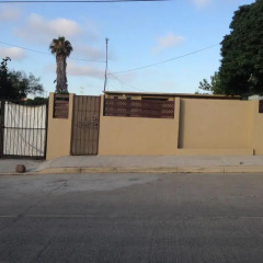 Отель Rosarito Rustic Downtown House парковка