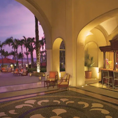 Отель Dreams Suites Golf Resort & Spa Cabo San Lucas - Все включено гостиничный бар