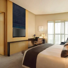 Отель Crowne Plaza Beijing Lido Улучшенный номер с различными типами кроватей фото 5