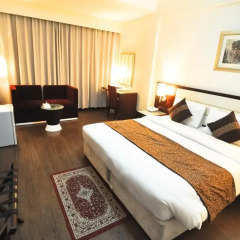 Phoenicia Hotel 2* Стандартный номер с двуспальной кроватью