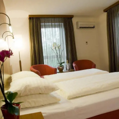 Отель Via Roma 4* Люкс