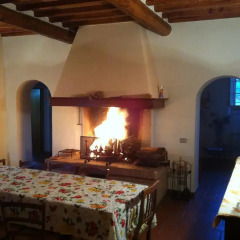Отель Agriturismo Montassi E Bruscolaio Монтеварчи комната для гостей фото 3