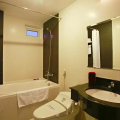 Hue Serene Shining Hotel & Spa 3* Стандартный номер с различными типами кроватей фото 4