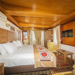 Hippodrome Hotel 3* Улучшенный номер с двуспальной кроватью фото 4