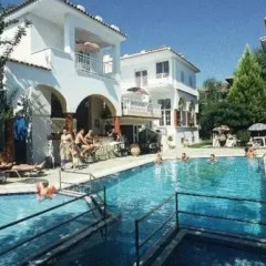 Hotel Melissa Gold Coast бассейн