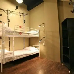 Отель Rucksack Inn Temple Street Кровать в общем номере