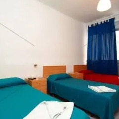 Отель Hostal Elkano Стандартный номер