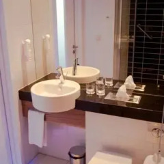 Отель Holiday Inn Express Warsaw Airport 3* Стандартный номер с различными типами кроватей фото 20